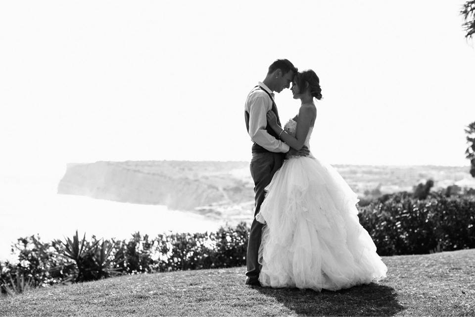 How to Get That Kiss Pose WeddingDates Blog WeddingDates.co.uk