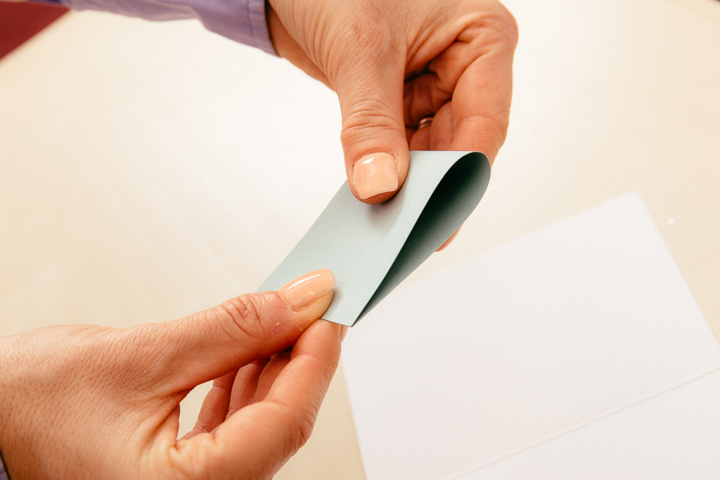 DIY Wedding Tutorial: Place Cards With Scotch Tape DIY Wedding Tutorial: Place Cards With Scotch Tape