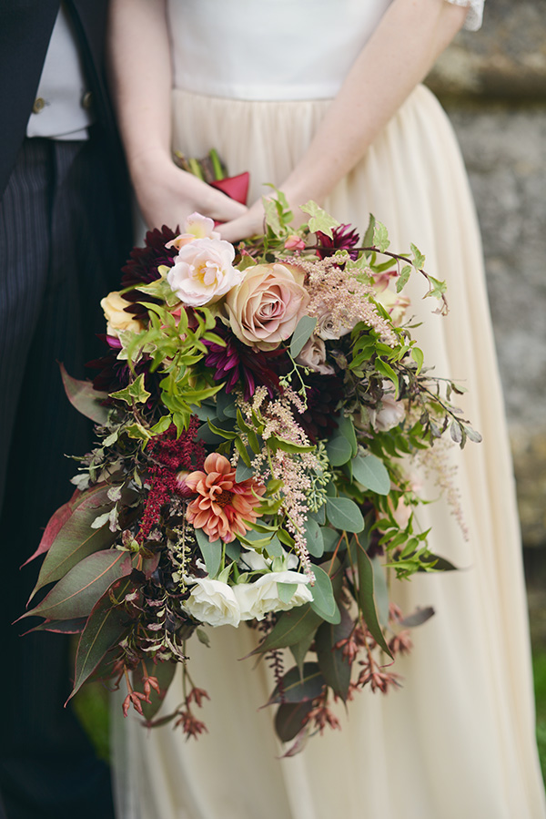 16 Beautifully Rich & Rustic Bouquet Ideas For Autumn Brides